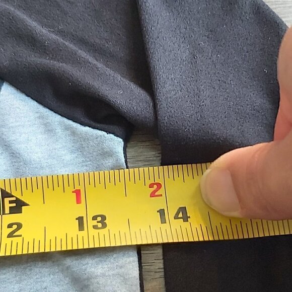 Boys Black/Gray Batman Long Sleeved Pajama Top Ages 7 -10 - Picture 3 of 4